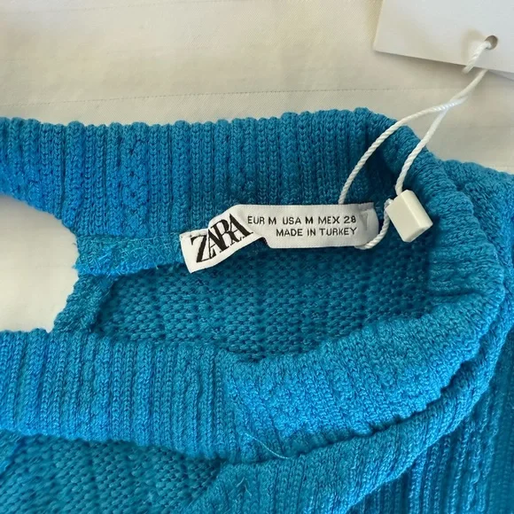 NWT Women ZARA Asymmetry CUT OUT CABLE KNIT CROP TOP Medium - Picture 3 of 6